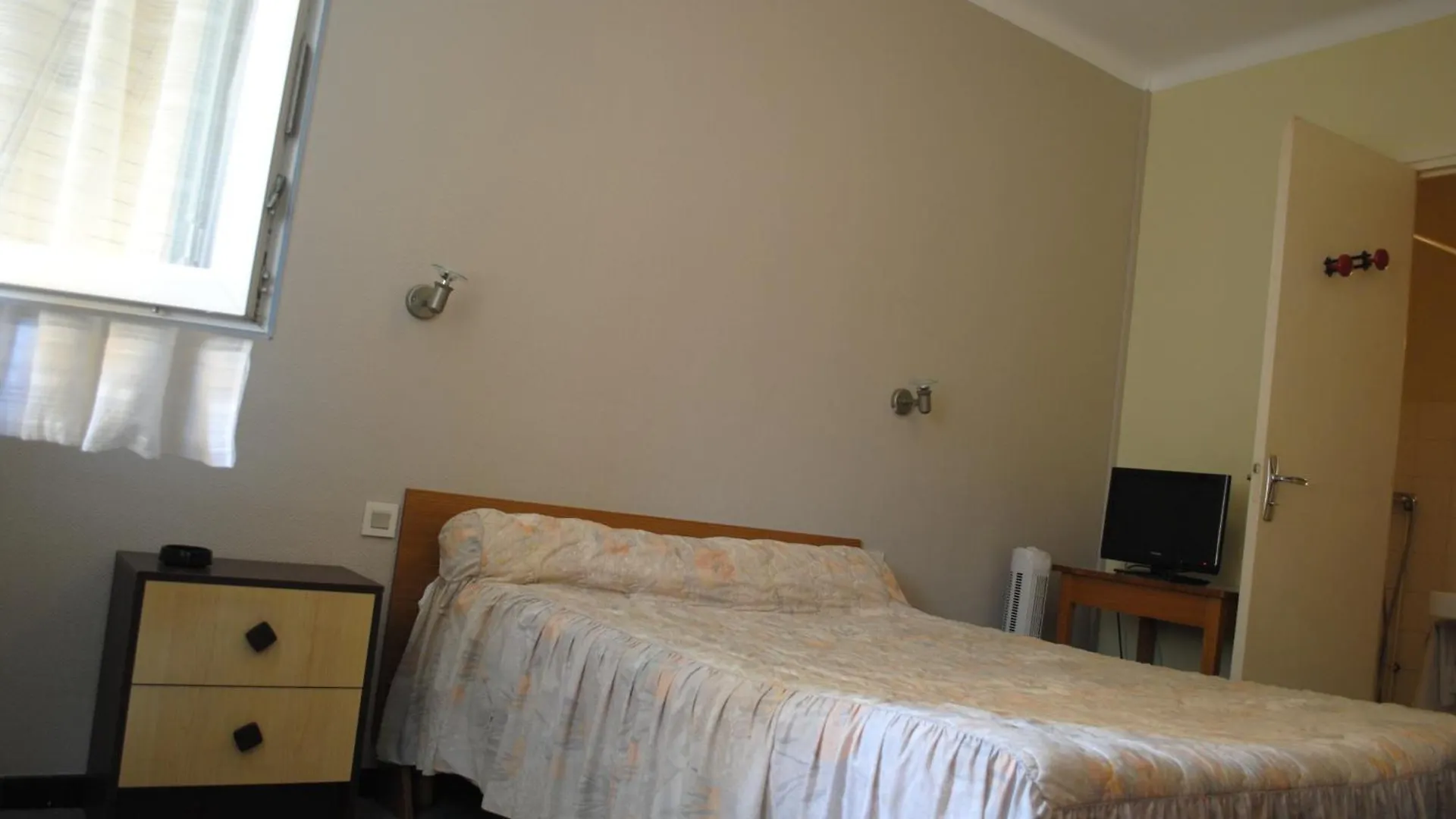 Hotel Le Logis Charmant Charmes-sur-Rhone France