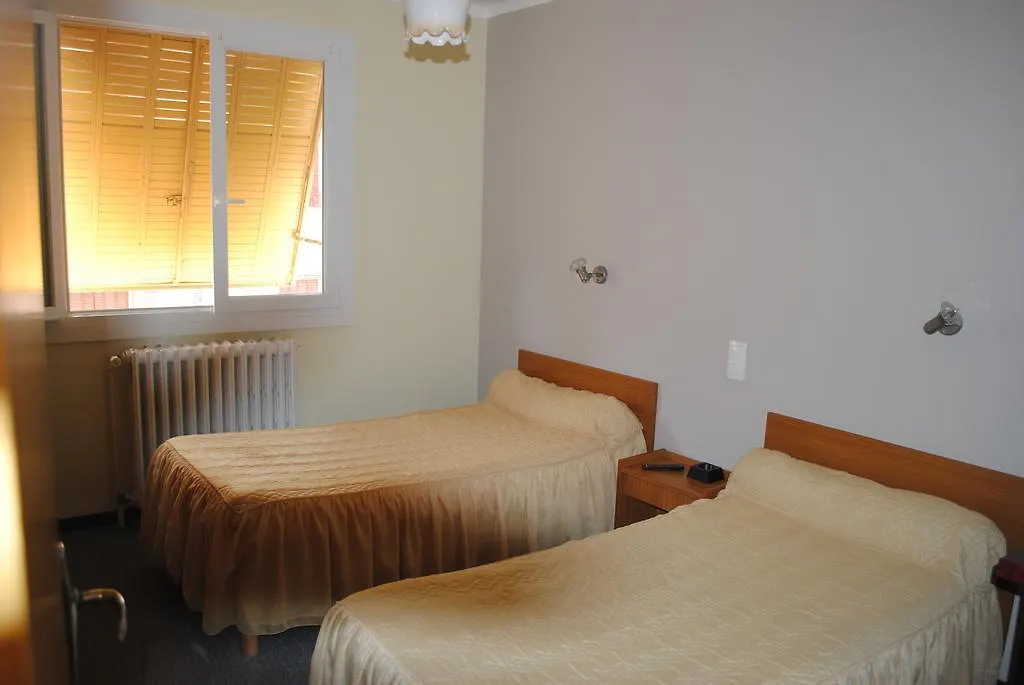 Le Logis Charmant Charmes-sur-Rhone 0*,  France